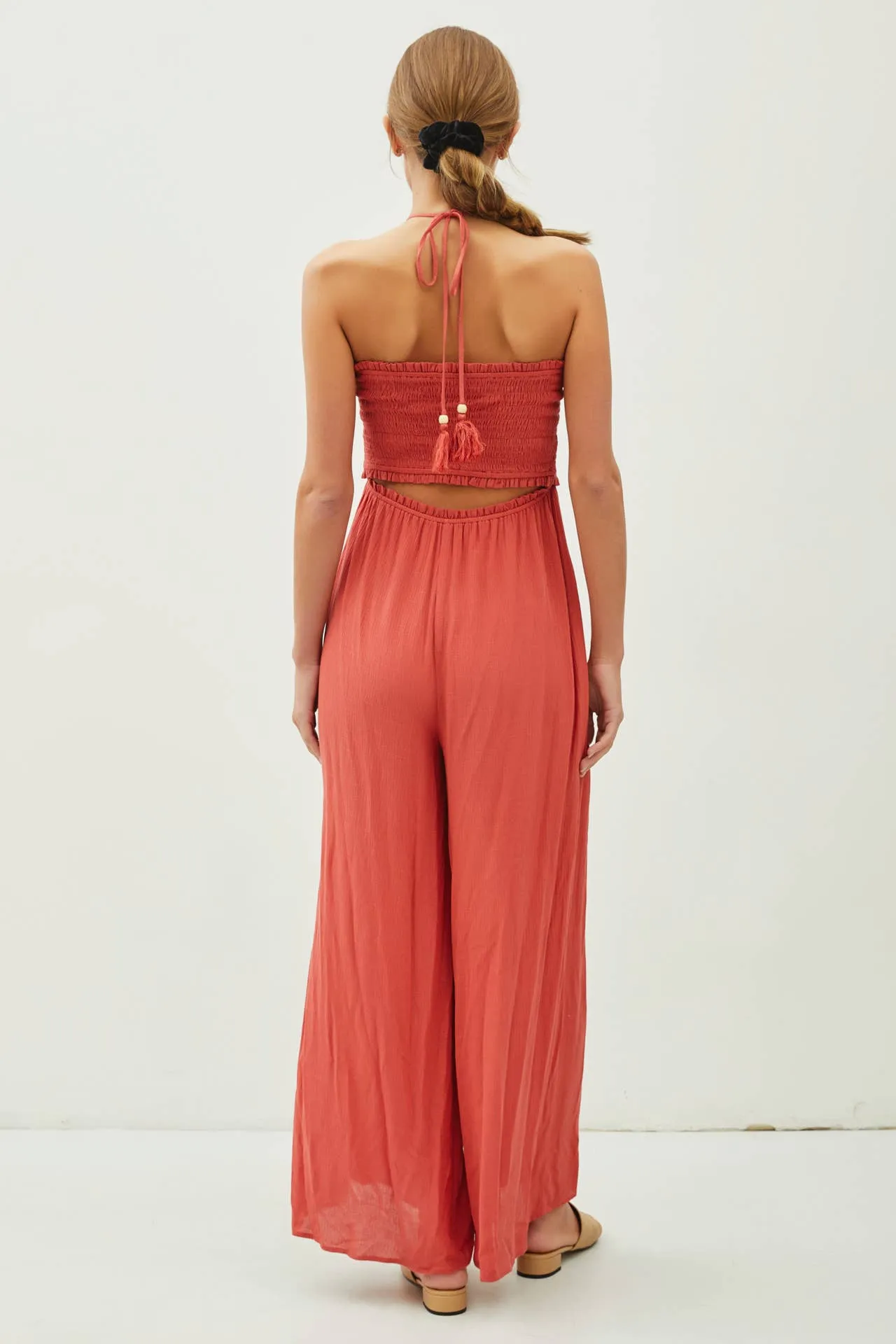 BACK CUTOUT JUMPSUIT