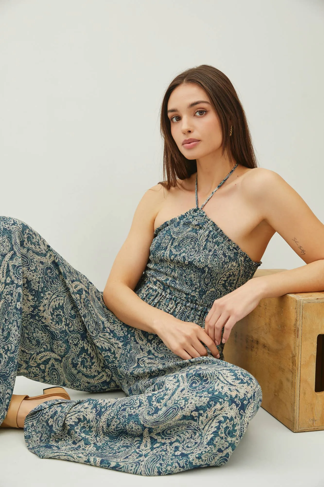 BACK CUTOUT JUMPSUIT