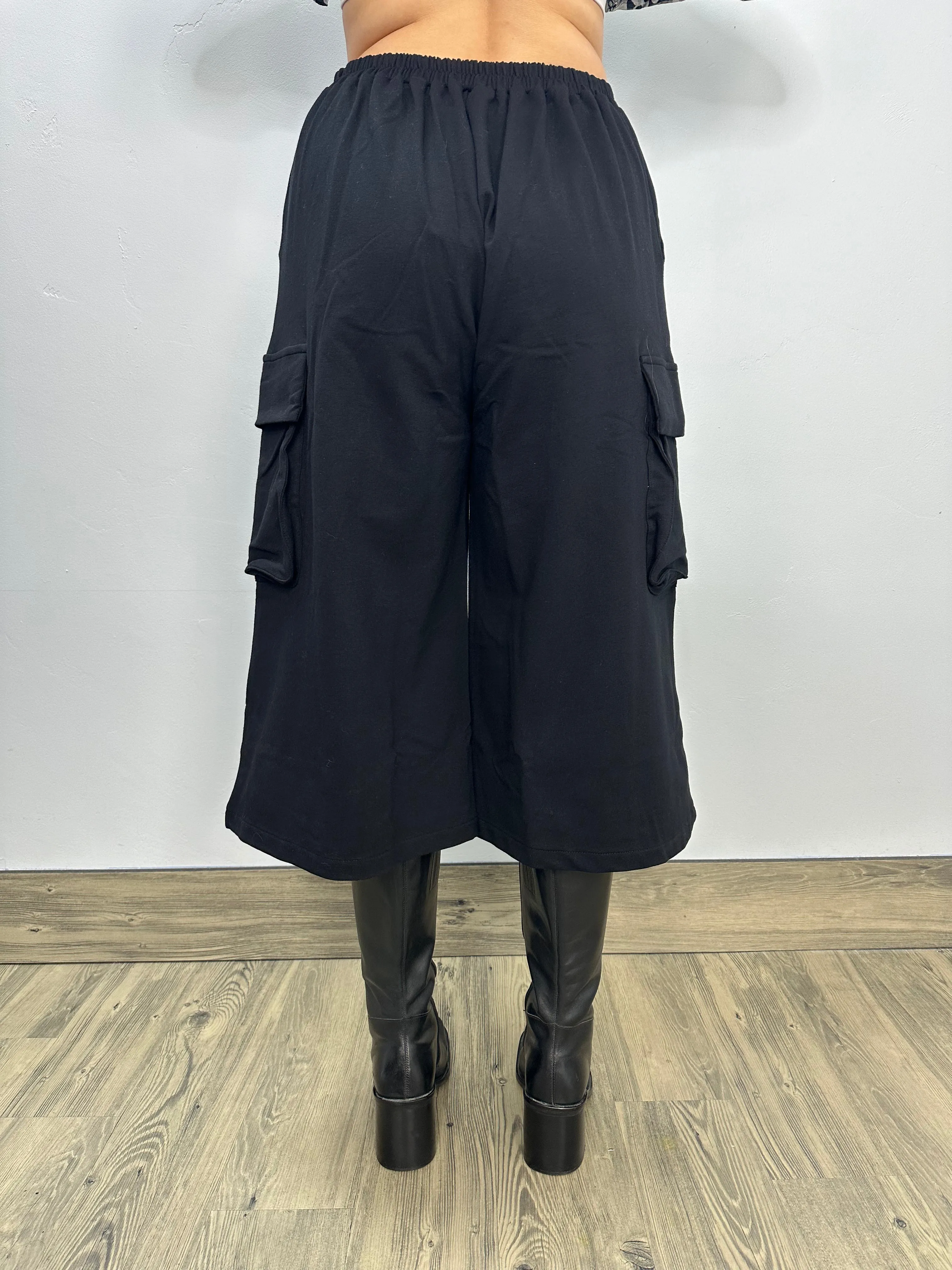 Black Nite Short Cargo Pant